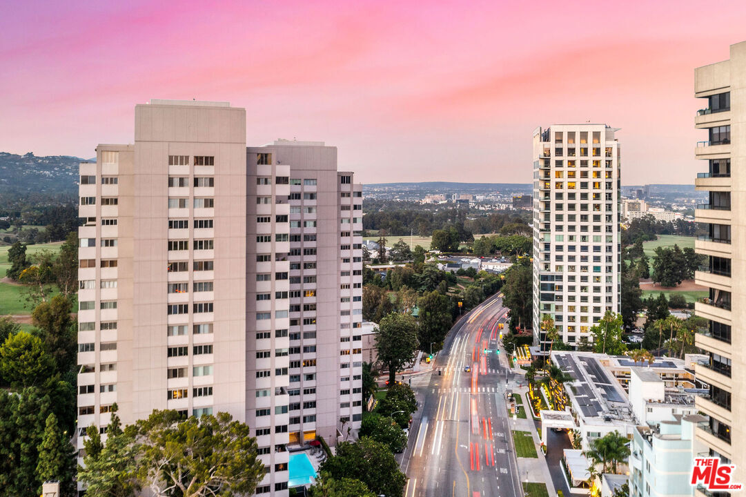 875 Comstock Ave Unit: 2C