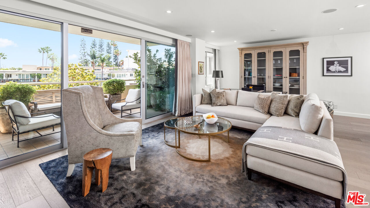 875 Comstock Ave Unit: 2C