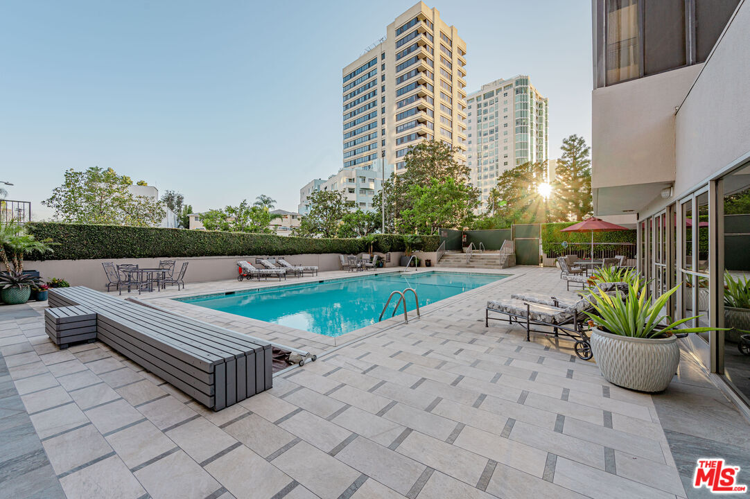 875 Comstock Ave Unit: 2C