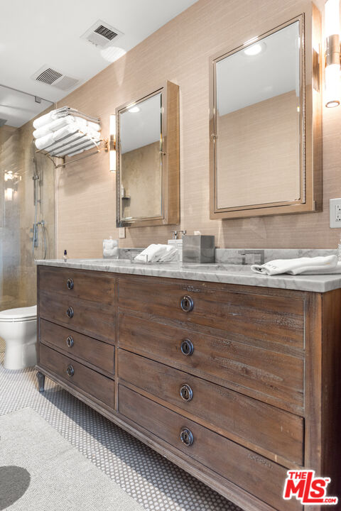 875 Comstock Ave Unit: 2C