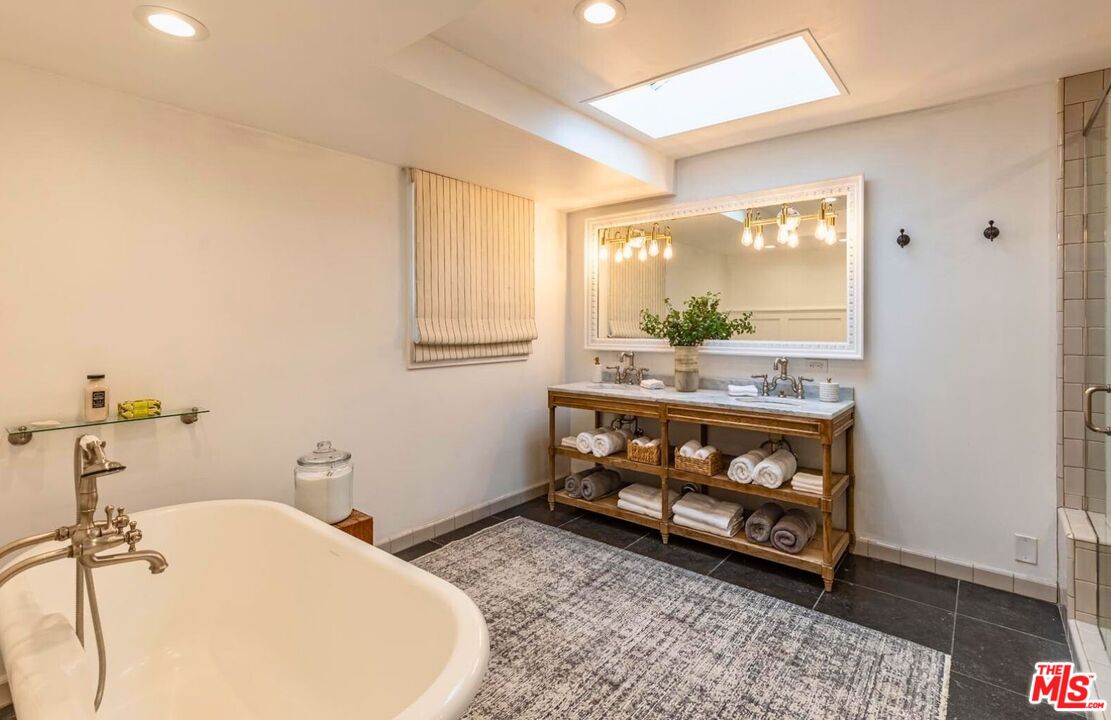 5840 Round Meadow Rd