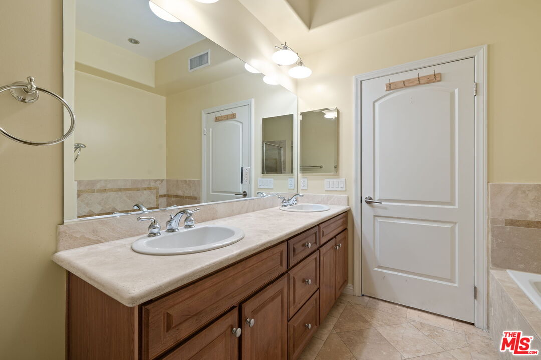 4612 Vista Del Monte Ave Unit: 9