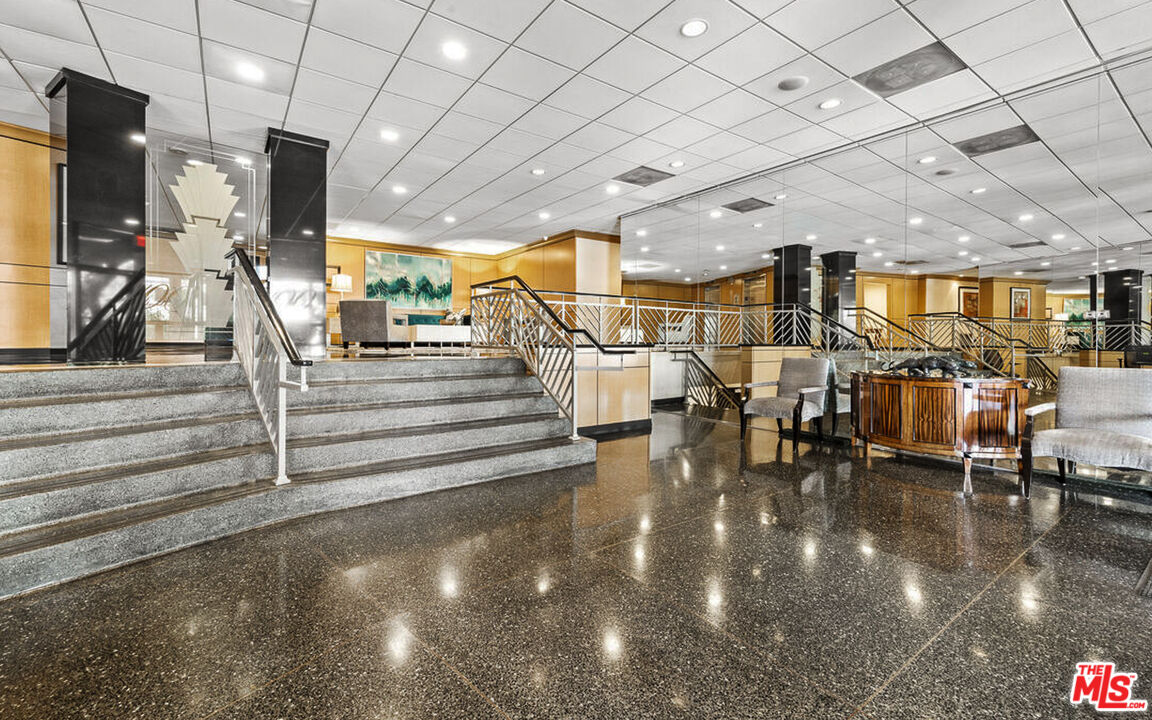 100 S Doheny Dr Unit: PH 1