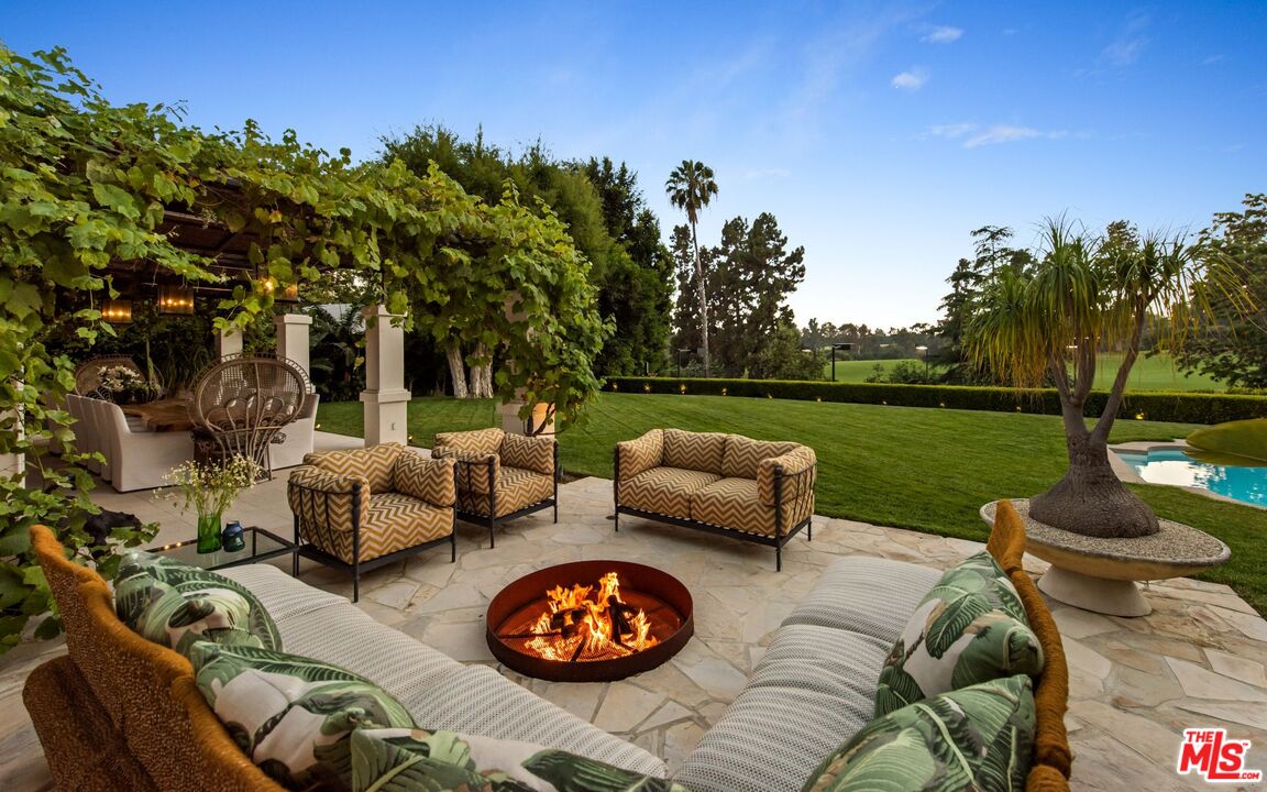 9966 Sunset Blvd