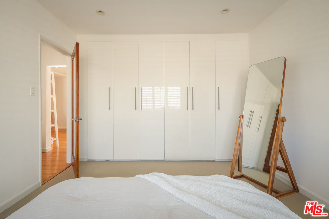 1318 N Crescent Heights Blvd Unit: 211