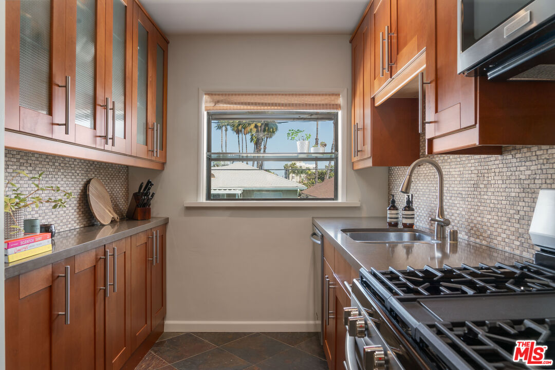 1318 N Crescent Heights Blvd Unit: 211