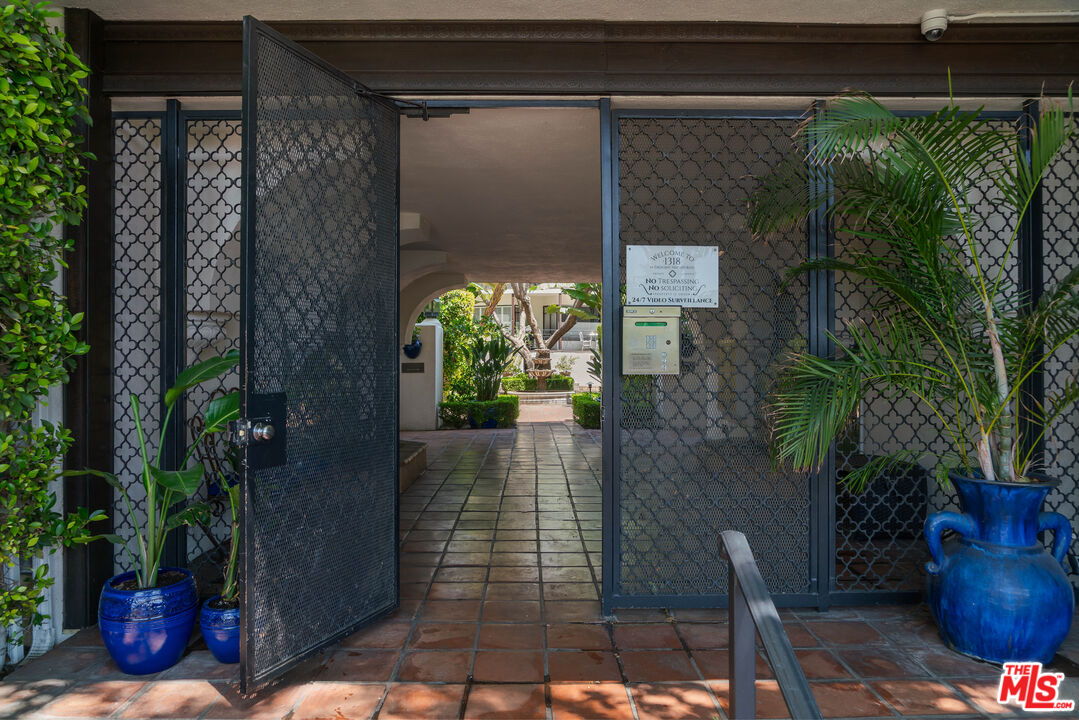 1318 N Crescent Heights Blvd Unit: 211