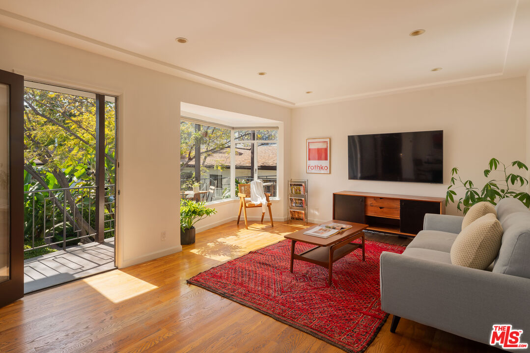 1318 N Crescent Heights Blvd Unit: 211