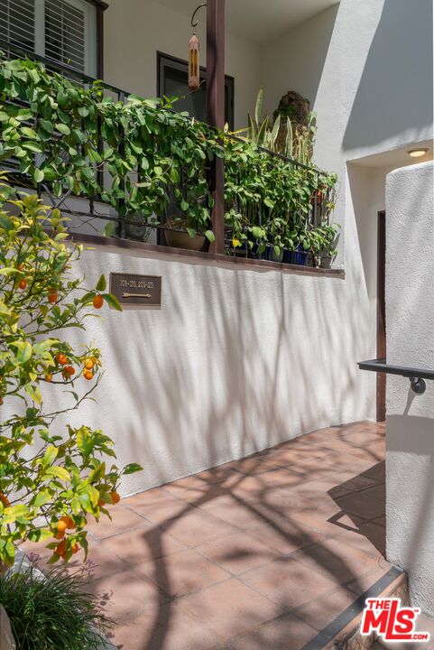 1318 N Crescent Heights Blvd Unit: 211