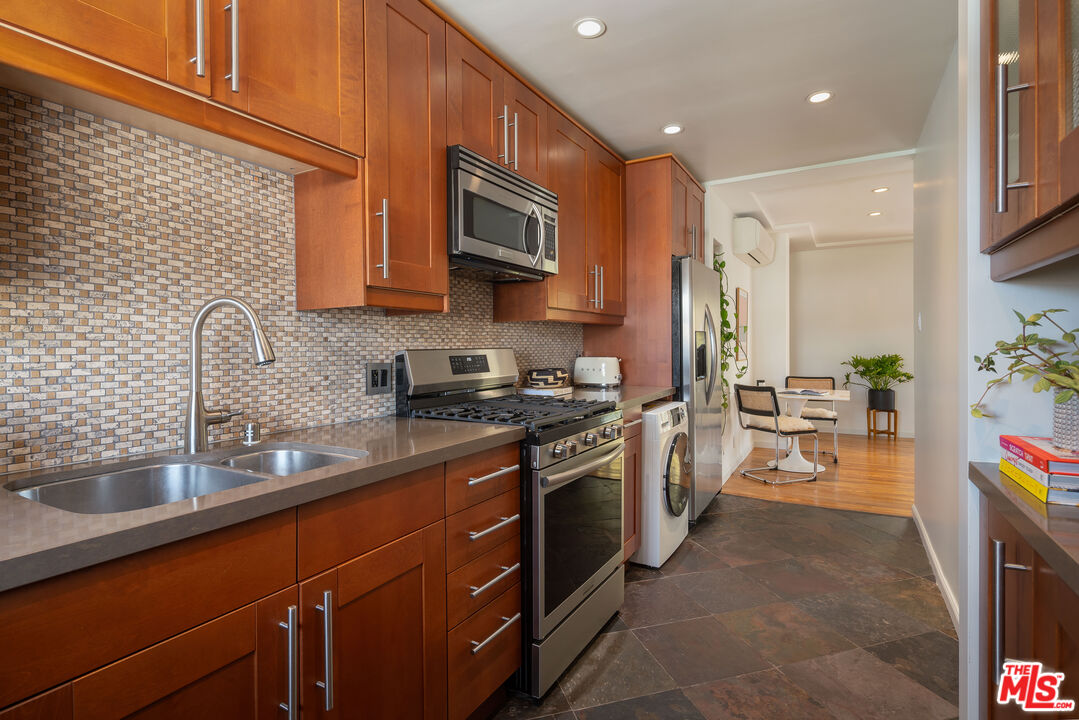 1318 N Crescent Heights Blvd Unit: 211