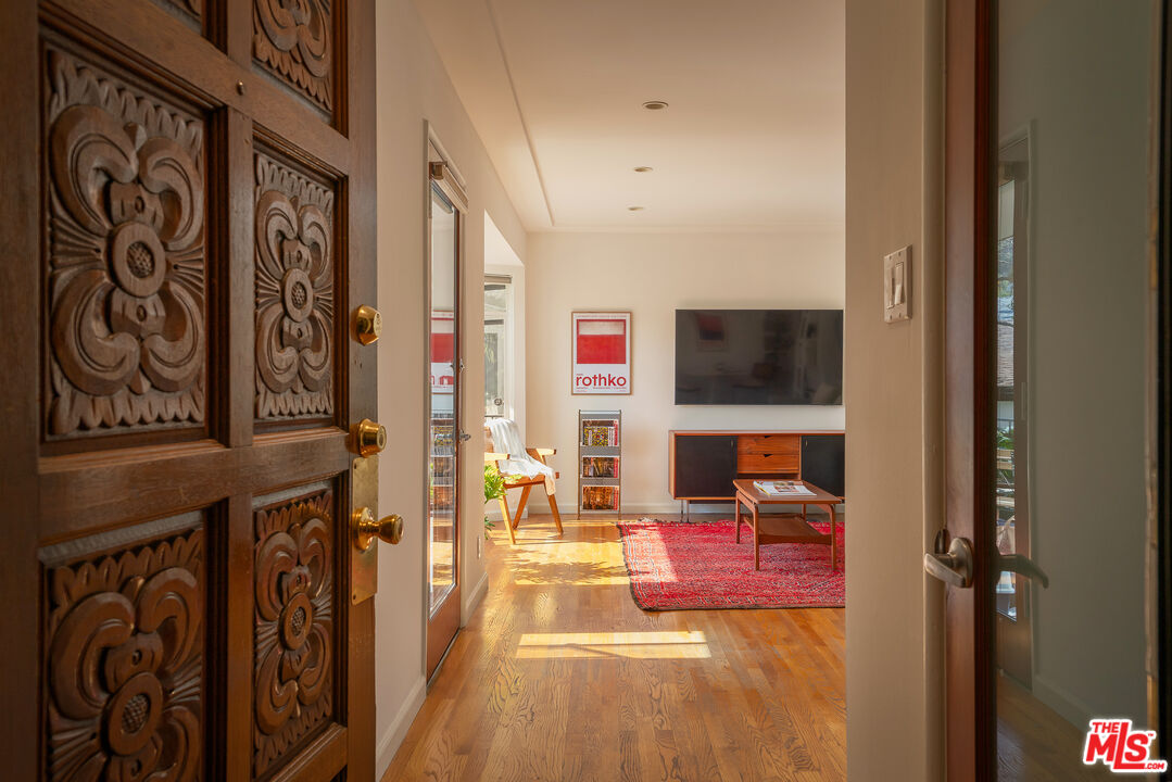 1318 N Crescent Heights Blvd Unit: 211