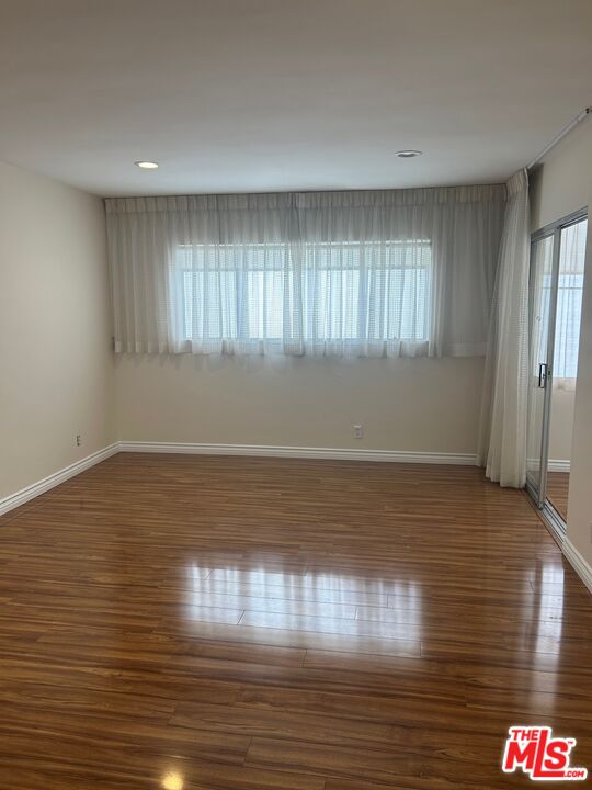 237 N Almont Dr Unit: 303