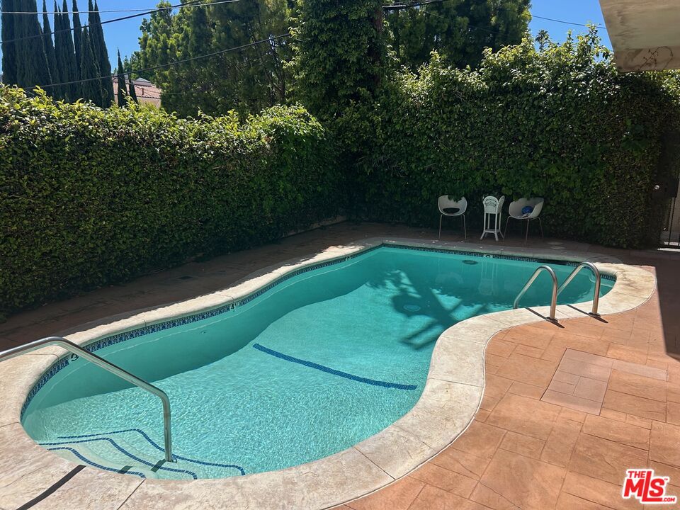 237 N Almont Dr Unit: 303