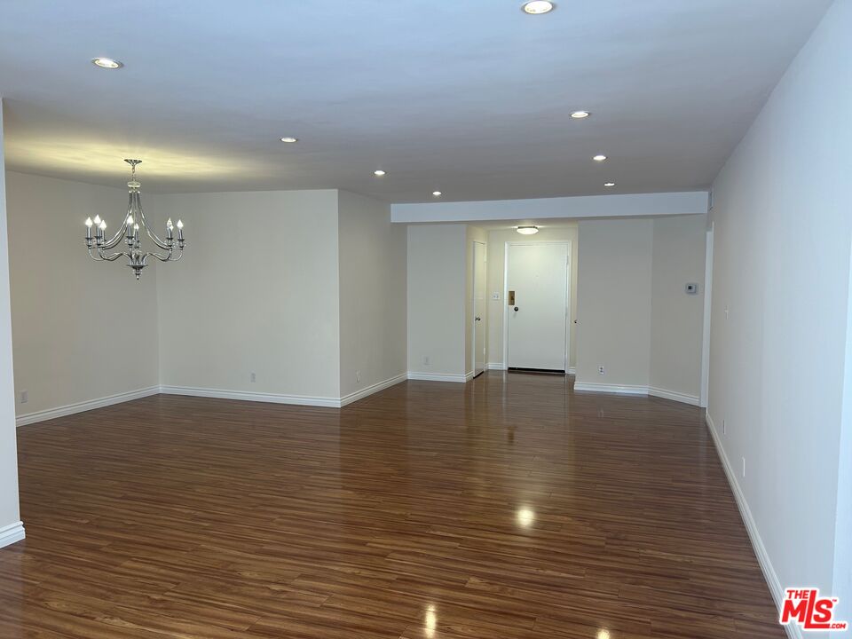 237 N Almont Dr Unit: 303