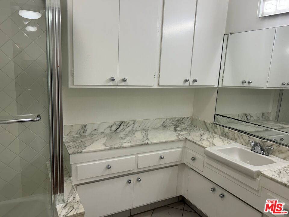 237 N Almont Dr Unit: 303
