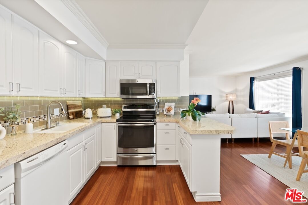 837 Lincoln Blvd Unit: 6