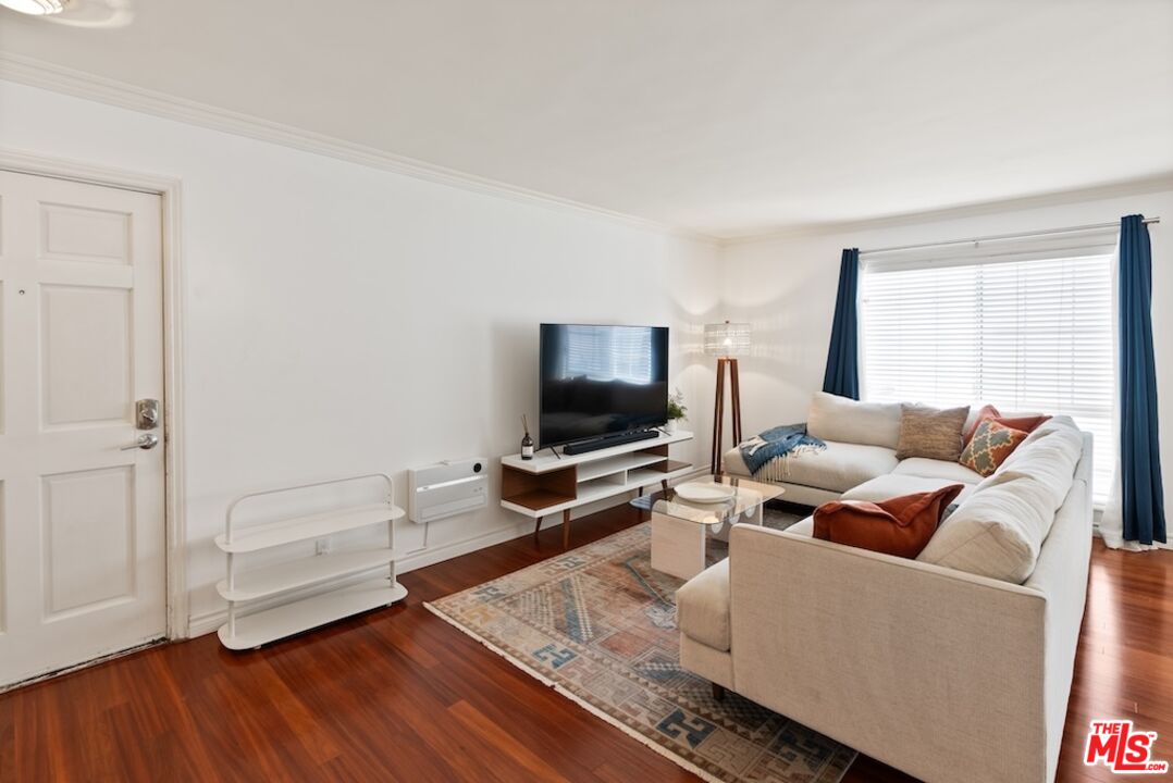 837 Lincoln Blvd Unit: 6
