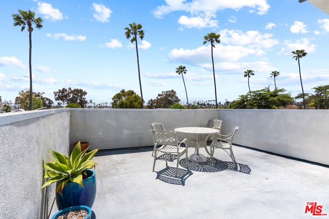 837 Lincoln Blvd Unit: 6