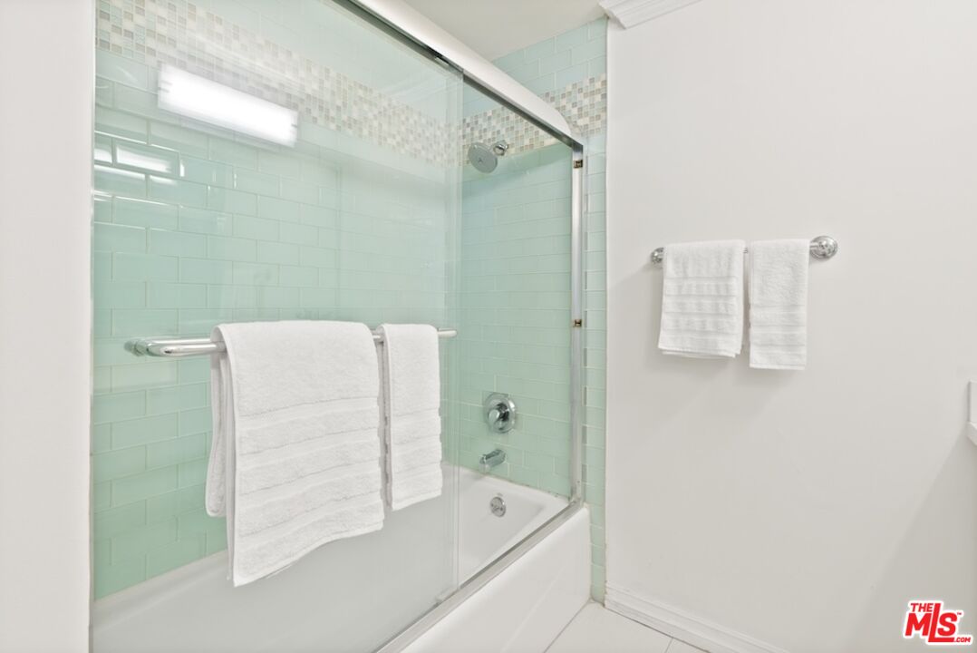 837 Lincoln Blvd Unit: 6