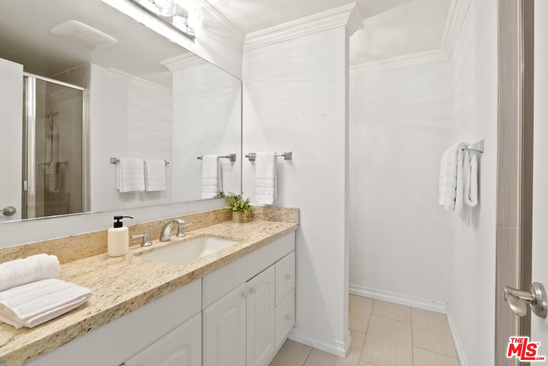 837 Lincoln Blvd Unit: 6