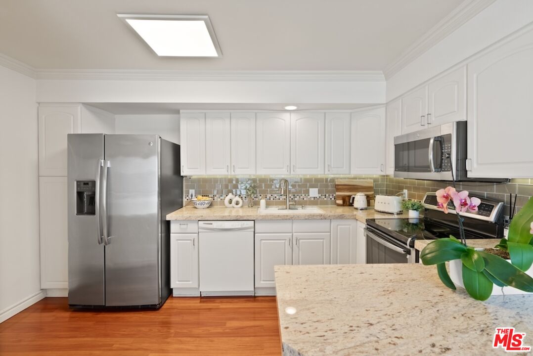 837 Lincoln Blvd Unit: 6