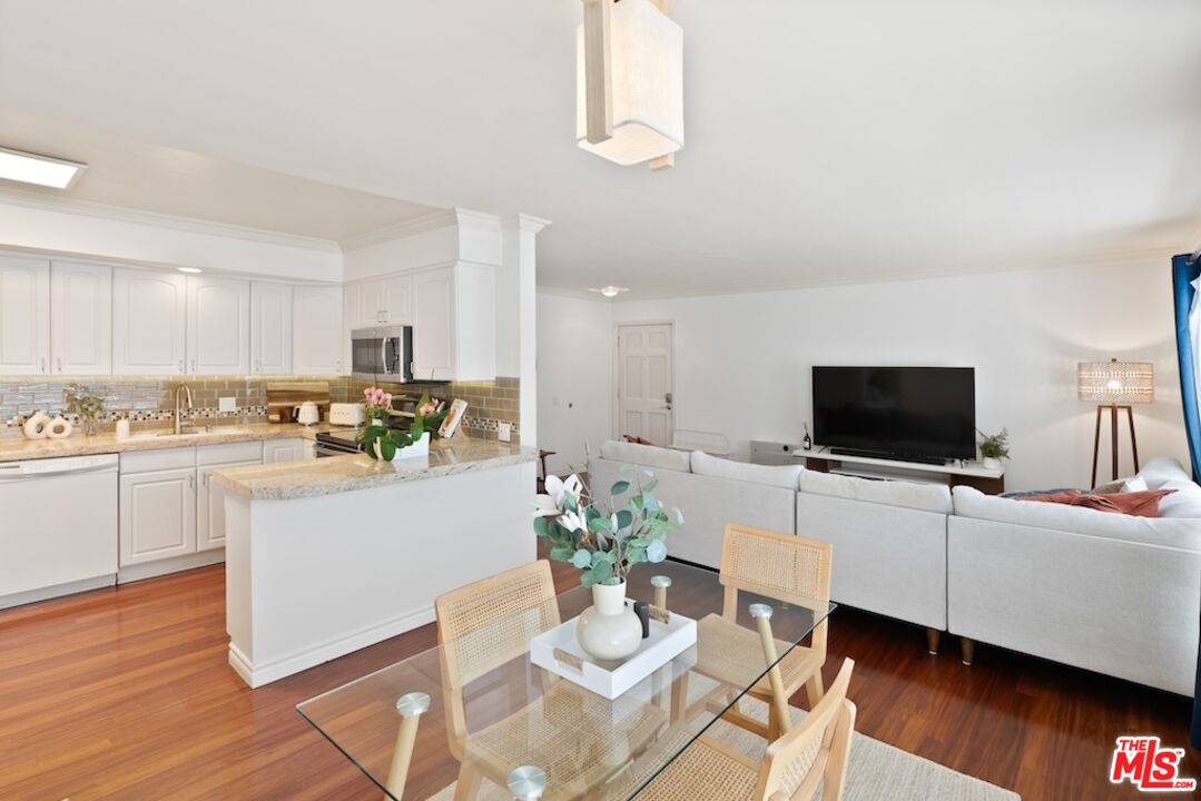 837 Lincoln Blvd Unit: 6