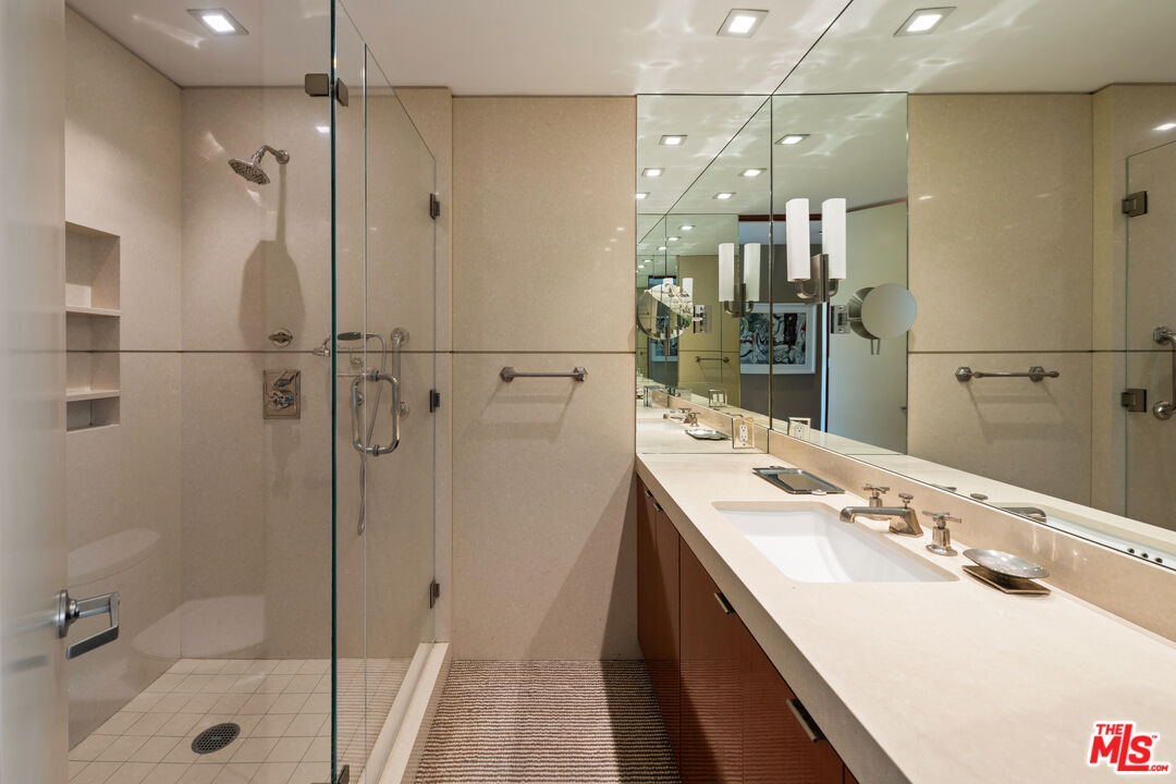 9255 Doheny Rd Unit: 2401