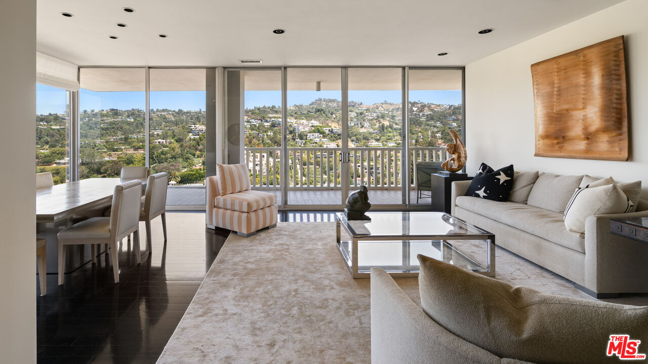9255 Doheny Rd Unit: 2401