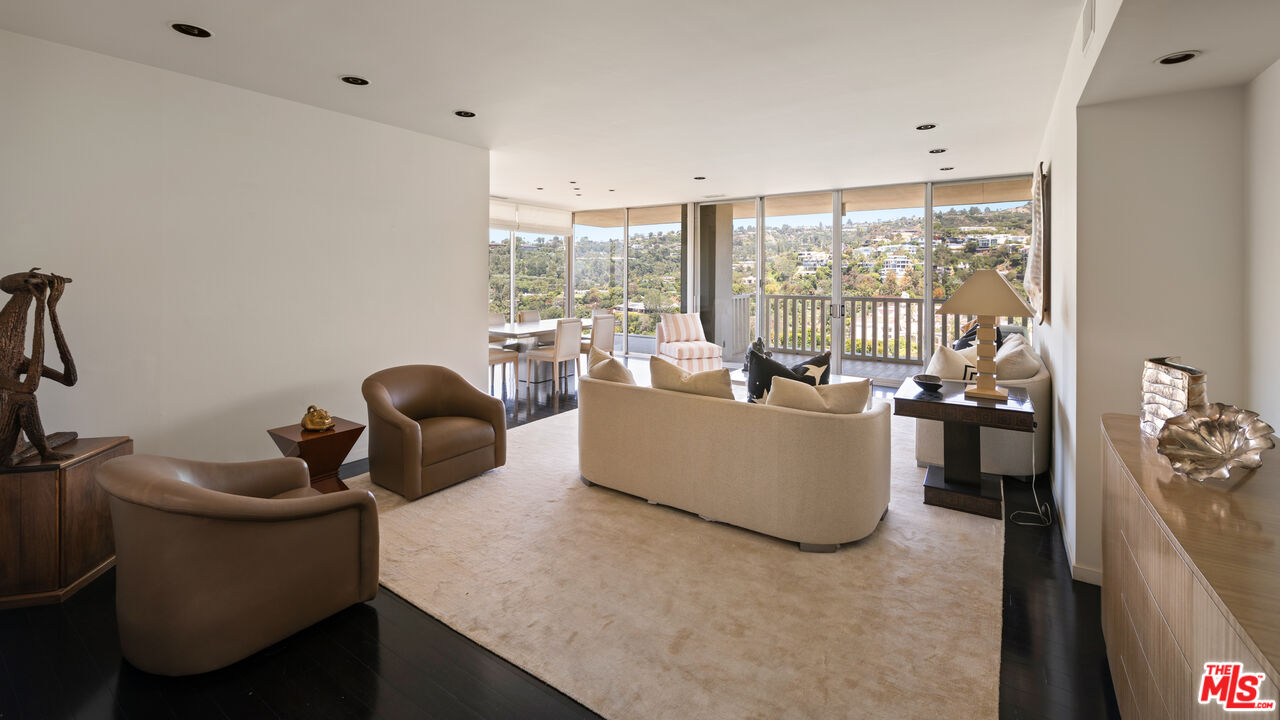 9255 Doheny Rd Unit: 2401