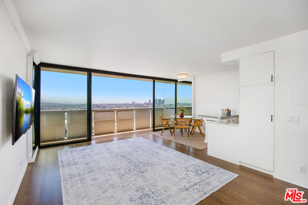 8787 Shoreham Dr Unit: 1008