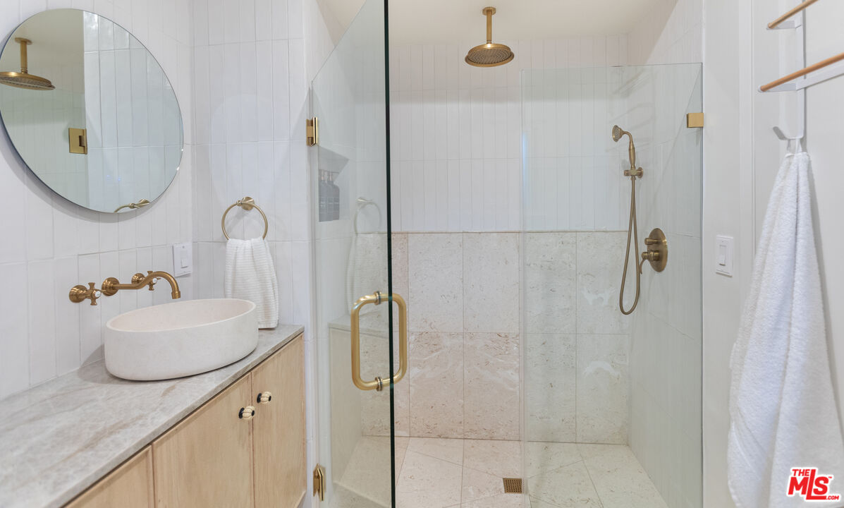 9015 Cynthia St Unit: 3