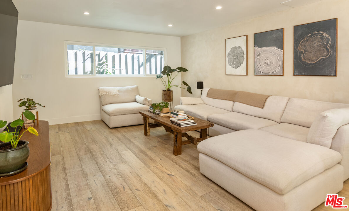 9015 Cynthia St Unit: 3