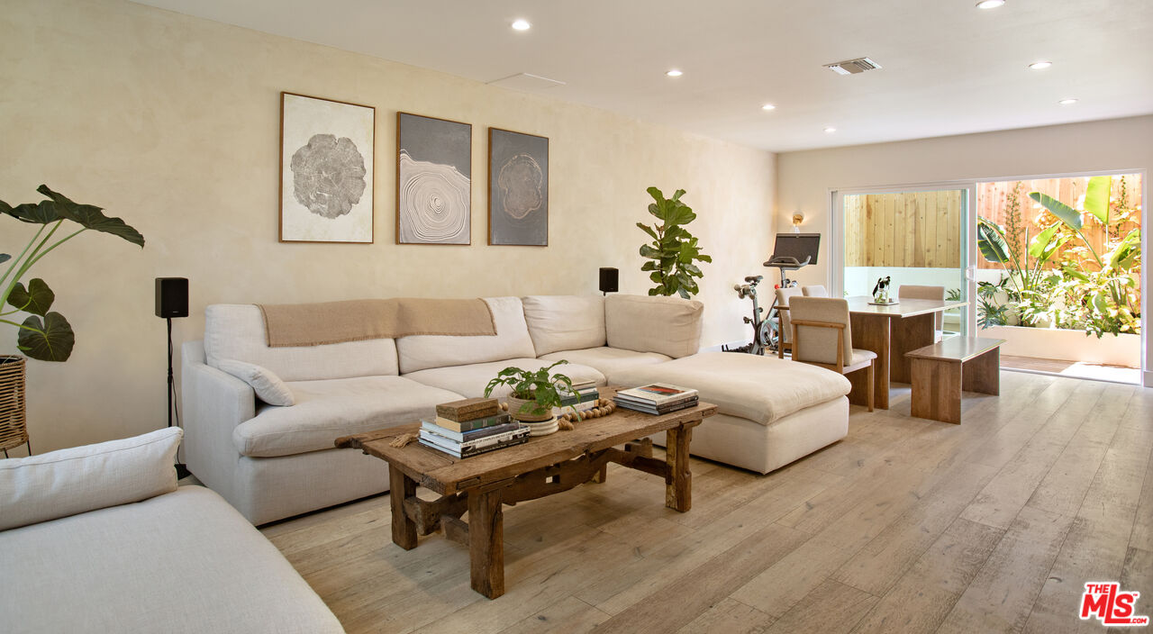 9015 Cynthia St Unit: 3