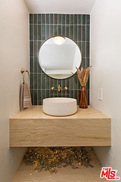 9015 Cynthia St Unit: 3