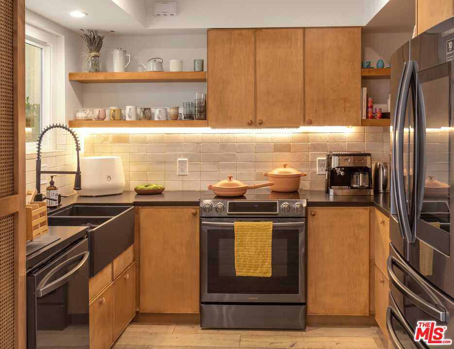 9015 Cynthia St Unit: 3