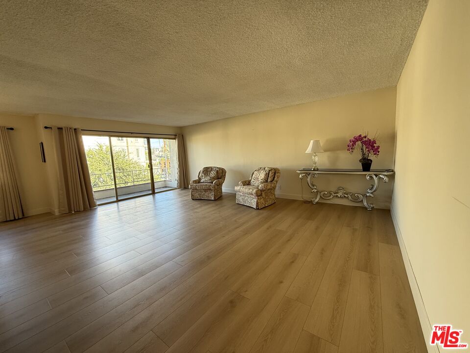 910 S Holt Ave Unit: 201