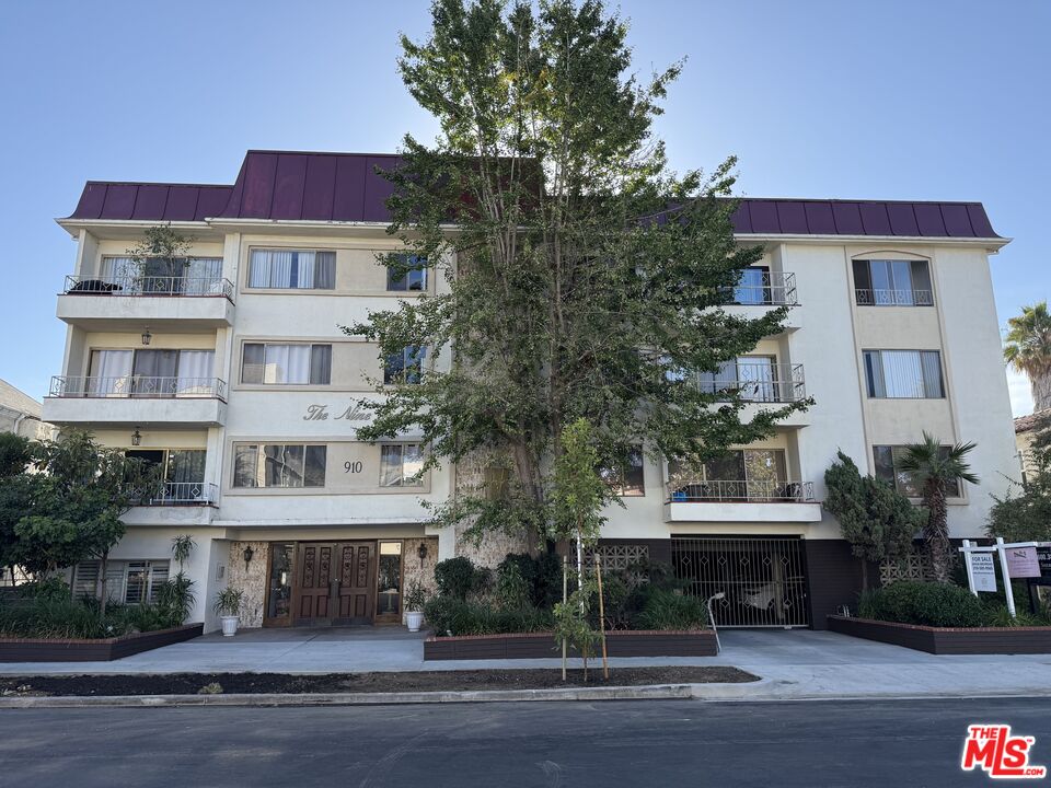 910 S Holt Ave Unit: 201
