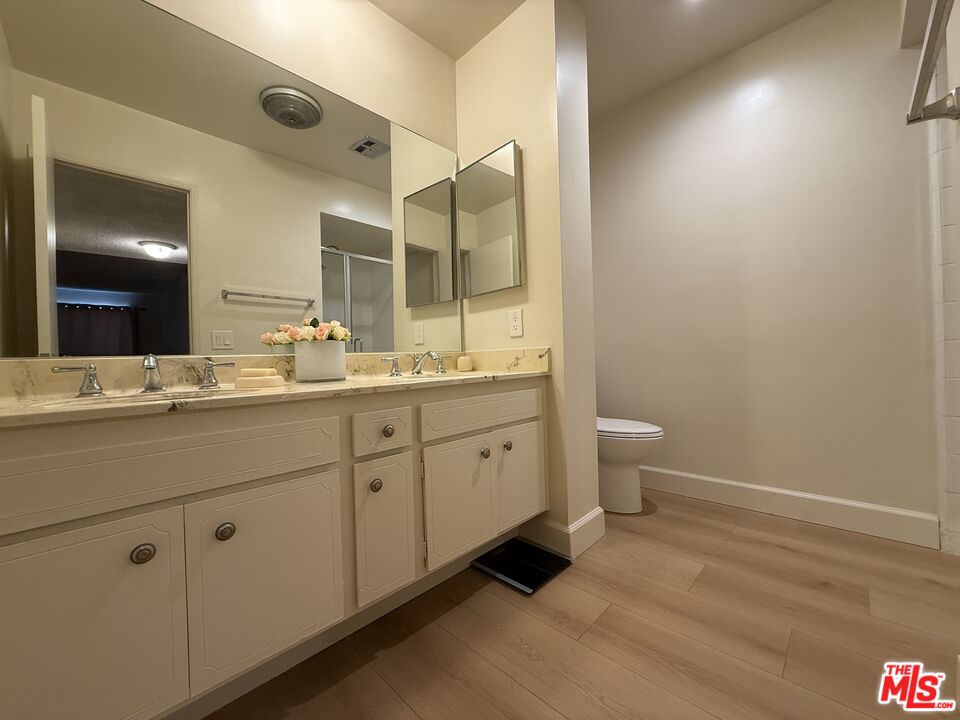 910 S Holt Ave Unit: 201