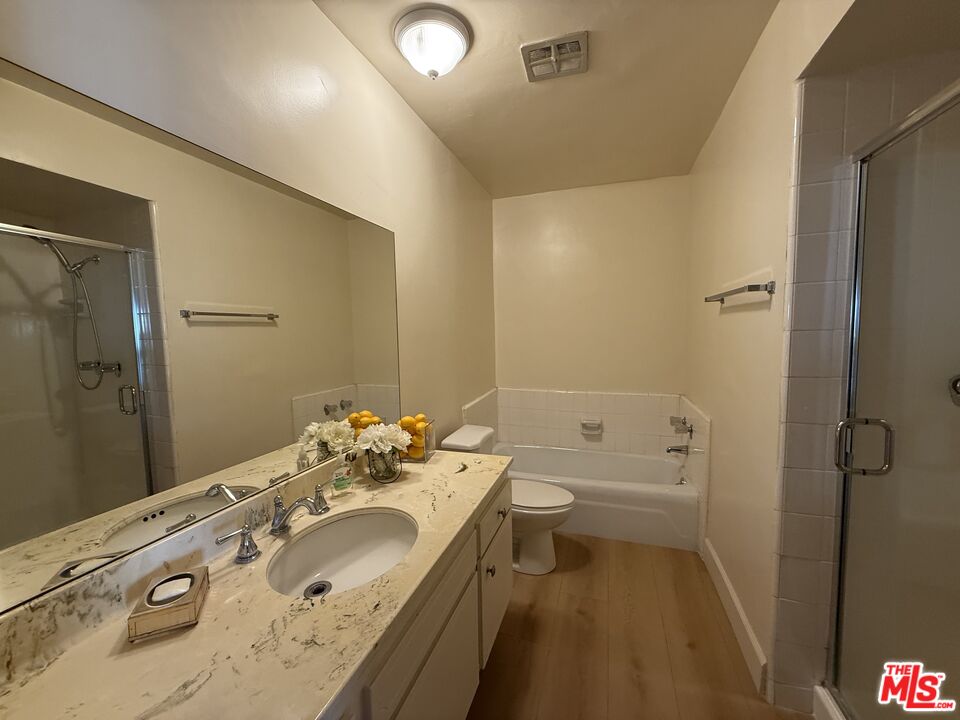 910 S Holt Ave Unit: 201