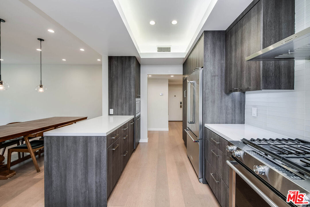 2307 Fox Hills Dr Unit: 203