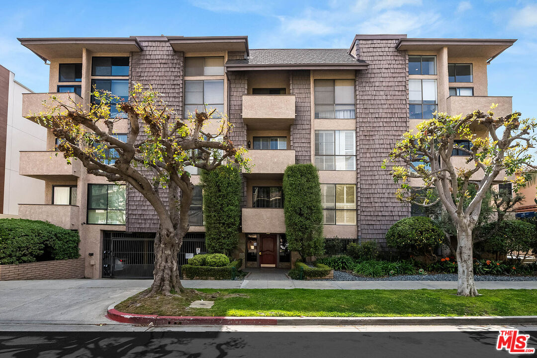 2307 Fox Hills Dr Unit: 203