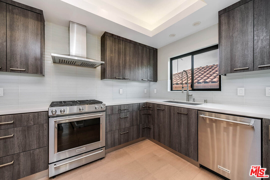 2307 Fox Hills Dr Unit: 203