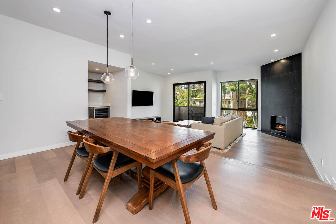 2307 Fox Hills Dr Unit: 203