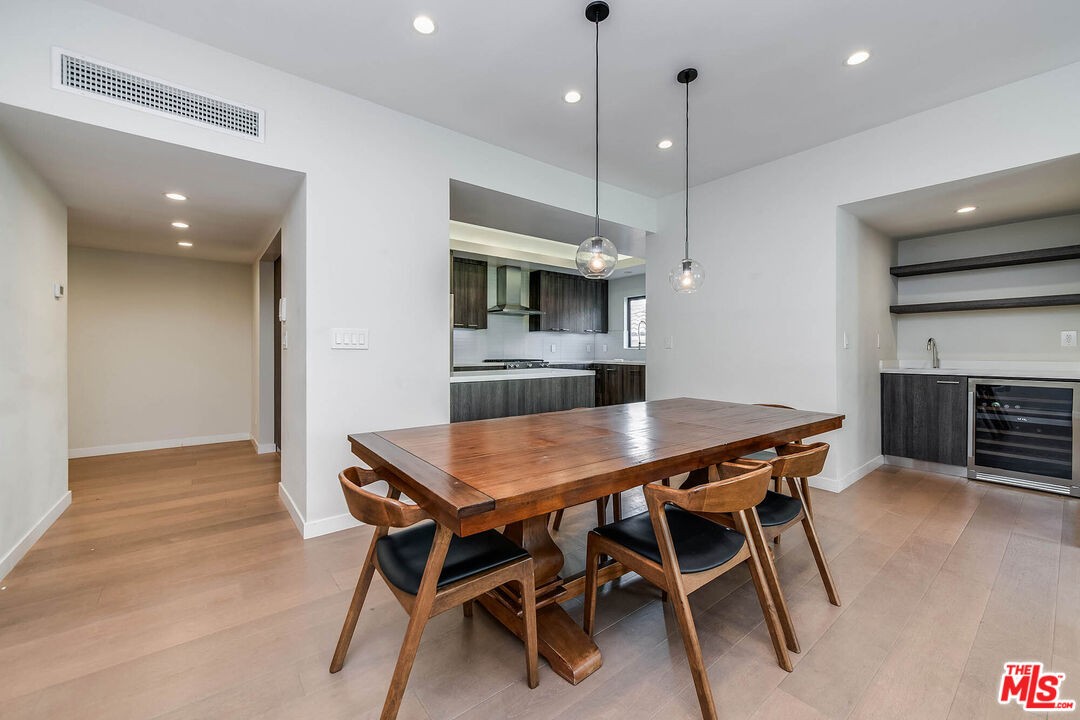 2307 Fox Hills Dr Unit: 203