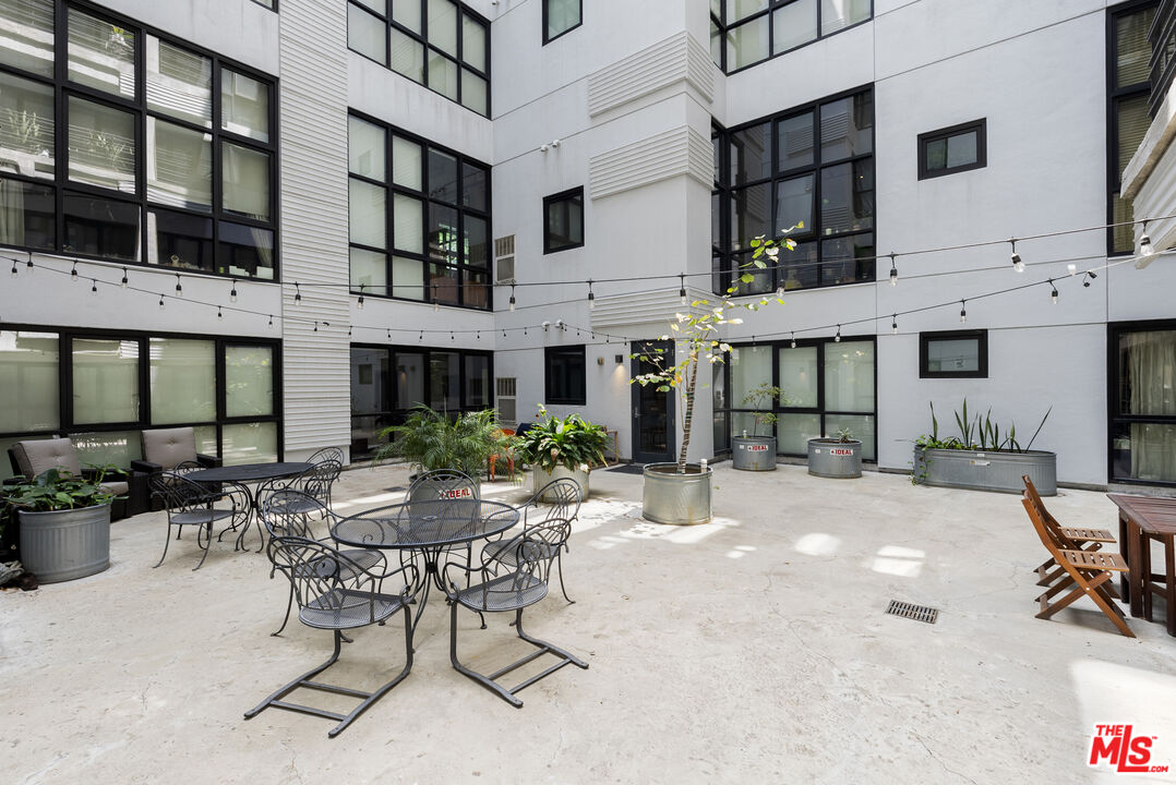 1100 S Grand Ave Unit: A602