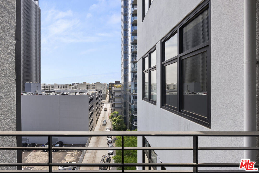 1100 S Grand Ave Unit: A602