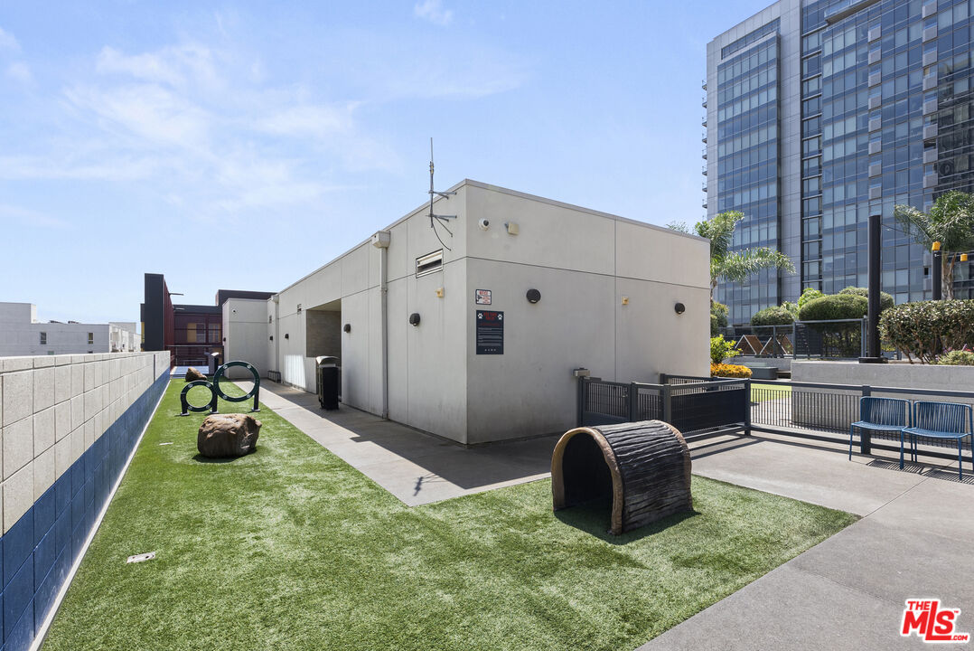 1100 S Grand Ave Unit: A602