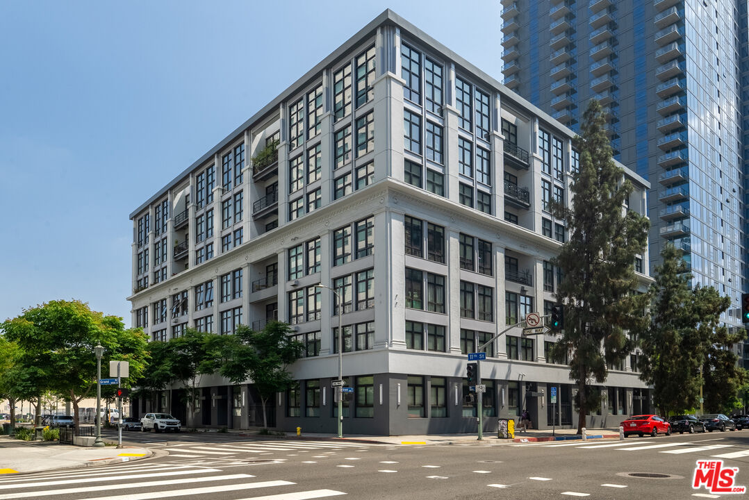 1100 S Grand Ave Unit: A602