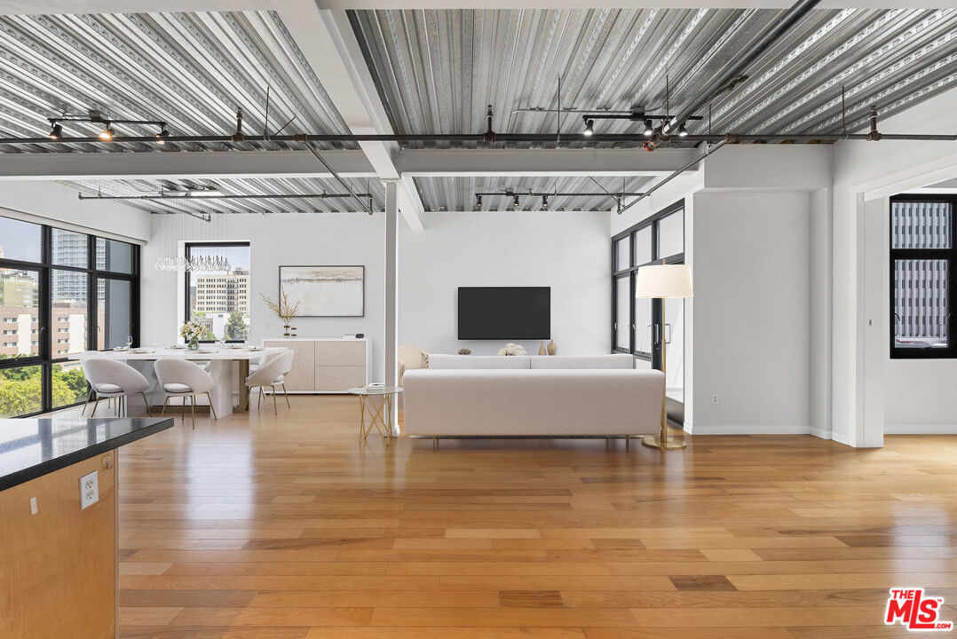 1100 S Grand Ave Unit: A602