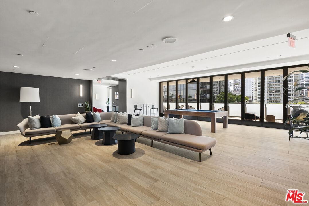 1100 S Grand Ave Unit: A602